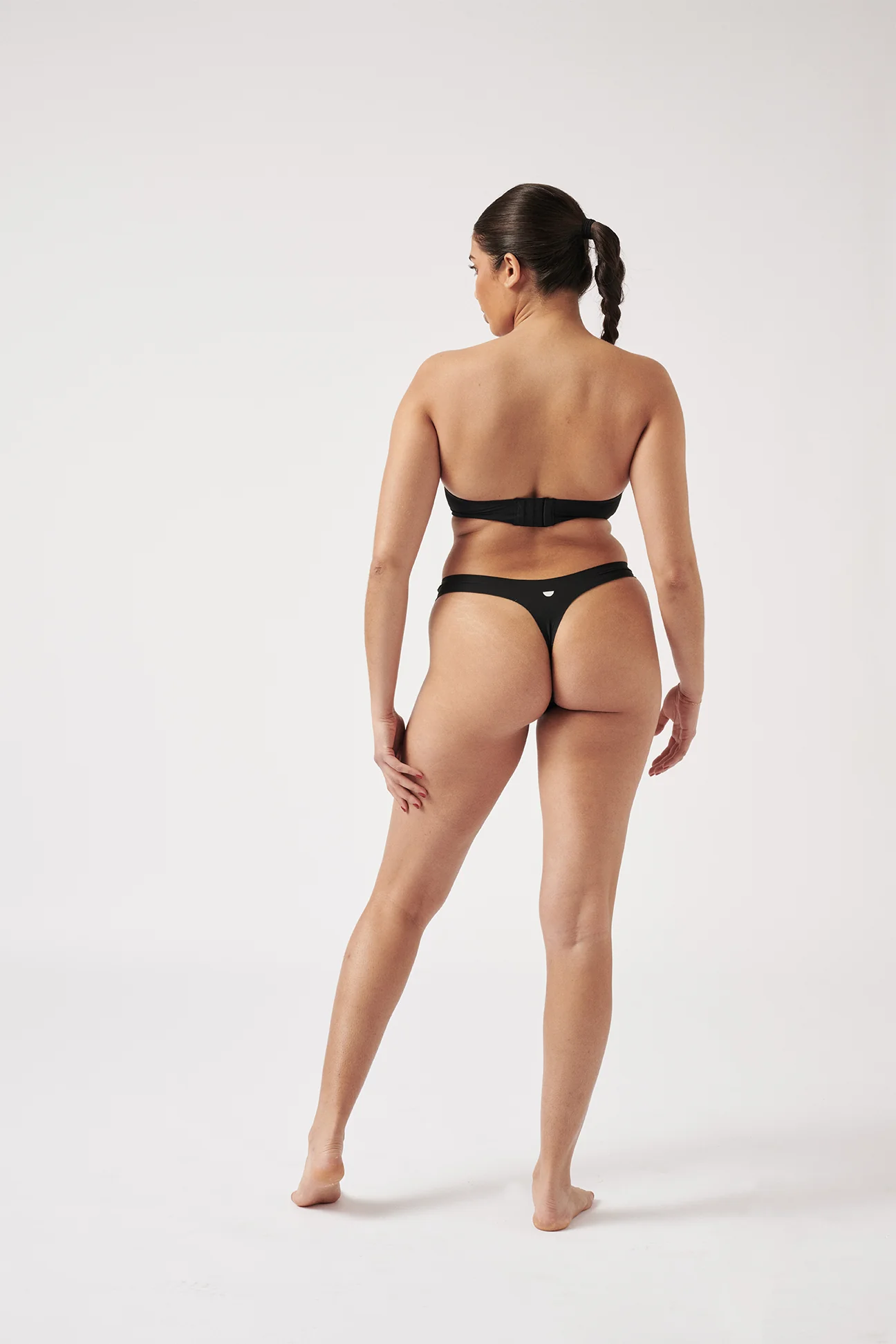 The Seamless G-String - Black - Image 4